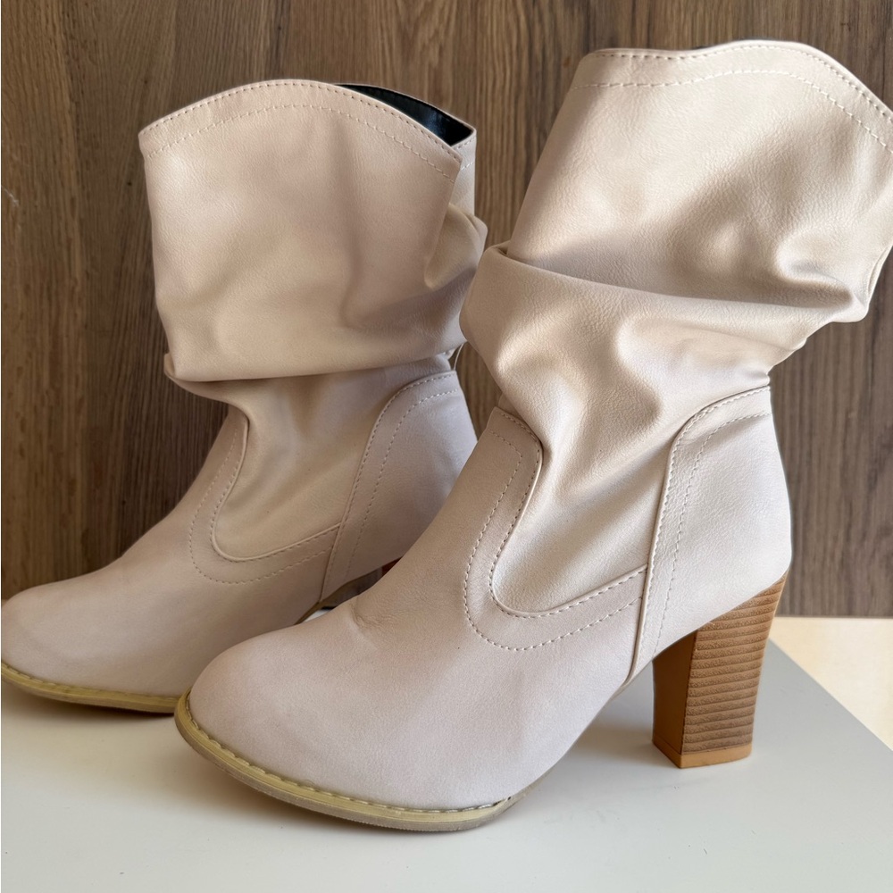 Cute Cowgirl Boots Size 8.5